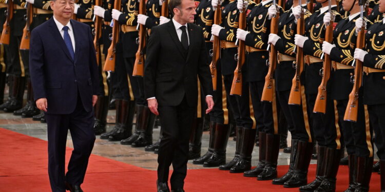 Parigi e Pechino 'devono superare differenze per il bene comune'