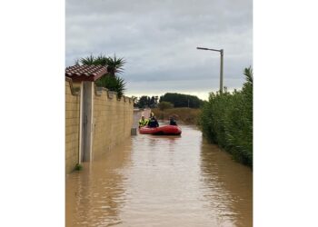 Messa in salvo da vigili del fuoco e polizia anche donna incinta