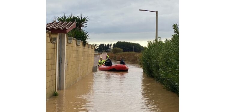 Messa in salvo da vigili del fuoco e polizia anche donna incinta