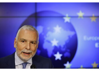 L'annuncio in un messaggio inviato al personale