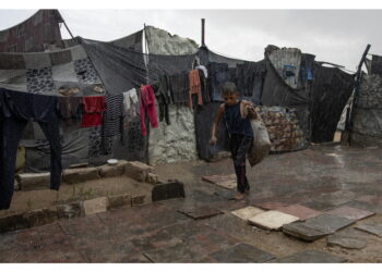 Almeno quattro attacchi aerei nell'area occidentale della città