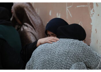 I soldati israeliani aprono il fuoco