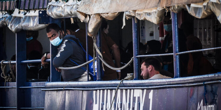 Bloccata dopo lo sbarco ad Ortona per non aver comunicato con le autorità libiche