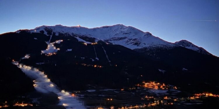 L'impianto è composto da 64 generatori di neve distribuiti lungo la pista Stelvio