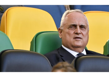 Accusati di aver diffuso notizie false su cessione società