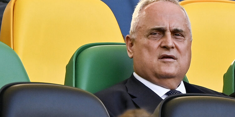 Accusati di aver diffuso notizie false su cessione società