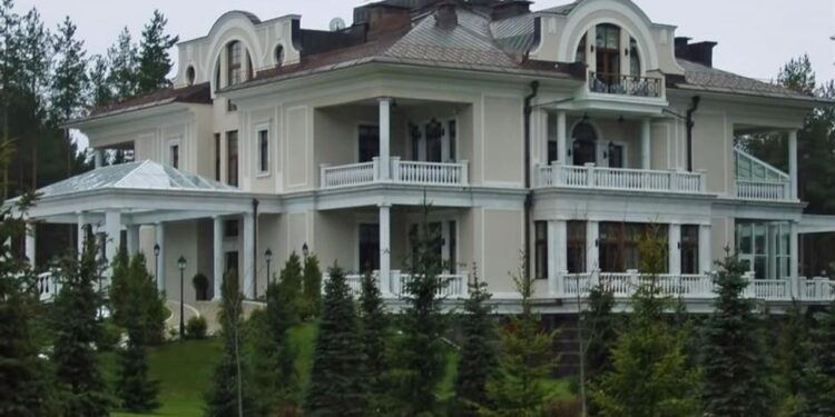 'Abbattuto. Portava 6 chili di esplosivo e componenti per arrecare danno'