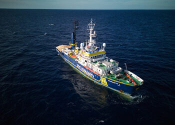 Sulla Humanity 1 anche minori non accompagnati. Sbarco in corso