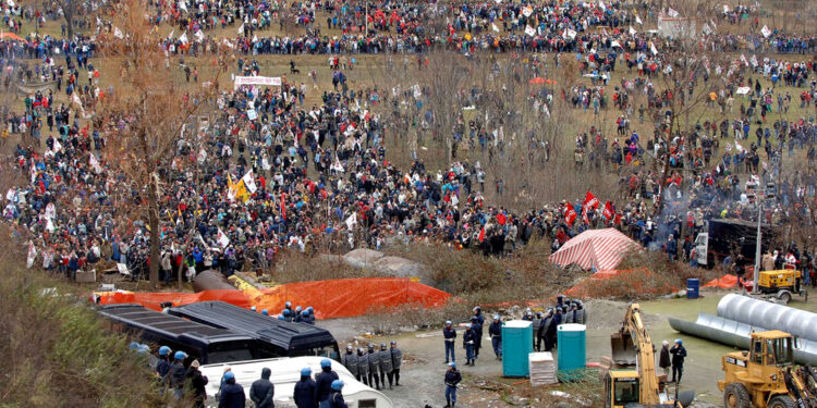 Corteo dopo le tensioni di antagonisti delle scorse due sere
