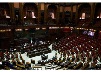 Sostenere processo di pace collaborando con Usa. Respinte quelle di opposizione