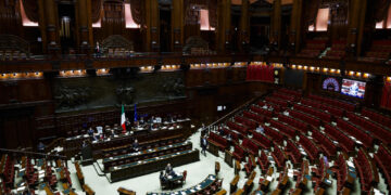 Sostenere processo di pace collaborando con Usa. Respinte quelle di opposizione