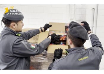 Erano custoditi in un magazzino senza cautele e ostruivano la via di fuga