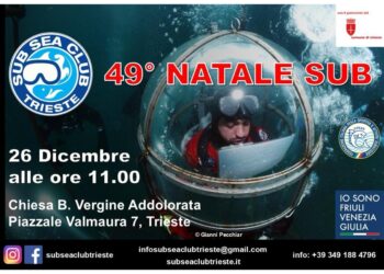 Sacerdote celebrava immerso e sotto una campana