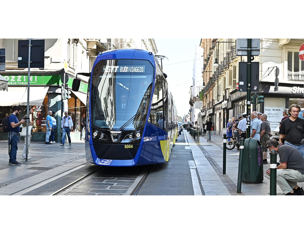 Perse il braccio dopo essere stato investito dal tram a Torino, ora fa causa al Comune