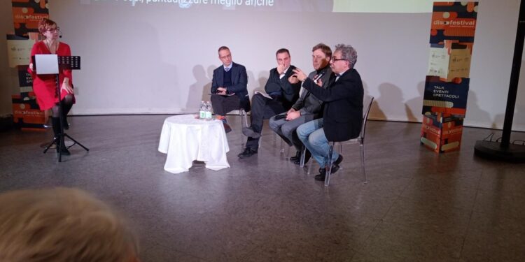 La giuria ha selezionato 100 opere