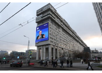 'Il governo di Kiev deve rendersi legittimo con le elezioni'