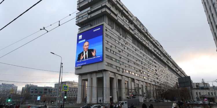 'Il governo di Kiev deve rendersi legittimo con le elezioni'