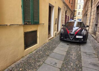 Vittima avrebbe sparato colpi pistola in aria per dare l'allarme