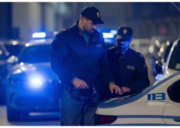 Nessun ferito. L'aggressore si è dileguato