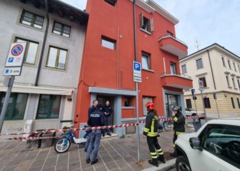 Indagini di vigili del fuoco e polizia
