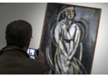 Portate via anche opere del pittore brasiliano Candido Portinati