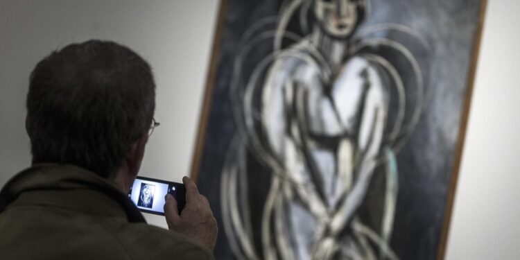 Portate via anche opere del pittore brasiliano Candido Portinati