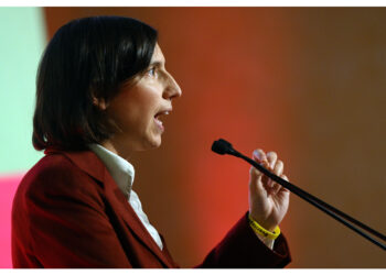 La segretaria dem in assemblea ringrazia Bonaccini