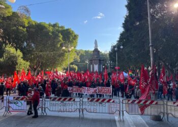 'Non risponde alle necessità del Paese e della Sardegna'