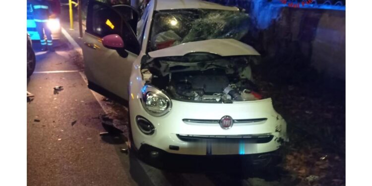 Grave un'altra ragazza che era nella stessa macchina