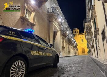 Due indagati percepivano reddito cittadinanza. Uno aveva villa con piscina e Lamborghini