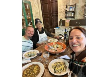 Proprietario ha preparato pizzocheri fatti a mano nel casolare