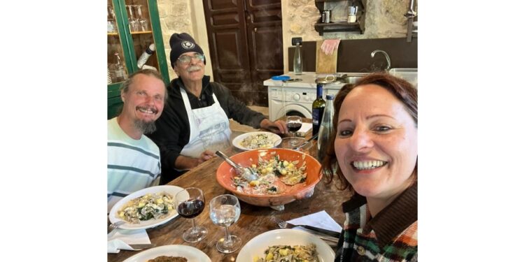 Proprietario ha preparato pizzocheri fatti a mano nel casolare