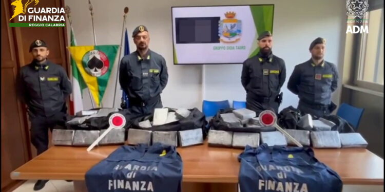 Trovati in due container dalla Guardia di finanza e dall'Agenzia delle dogane e monopoli