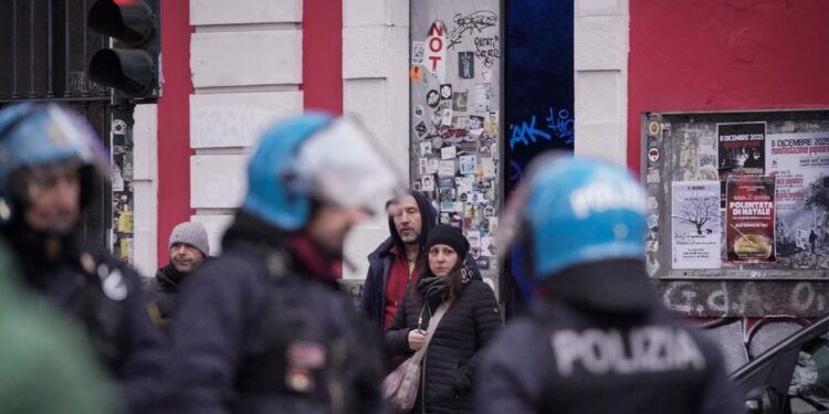 Perquisito il palazzo dopo assalti a sedi di Stampa