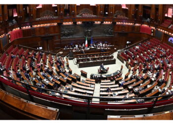 I voti favorevoli sono stati 219