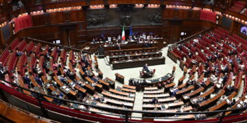 I voti favorevoli sono stati 219