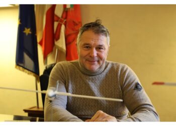 Zuccarini parla di 'eroica missione'. 'Protagonista efferati delitti' replica sindacato