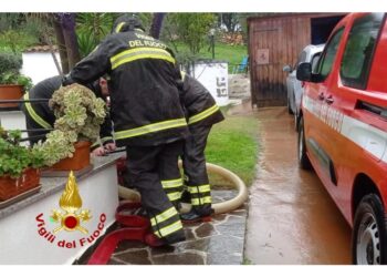 ad Arzachena 5 gruppi familiari isolati per il crollo di un ponticello