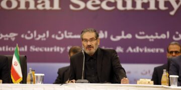 Shamkhani: "Capacità missilistica e difesa dell'Iran non sono basate su autorizzazioni"