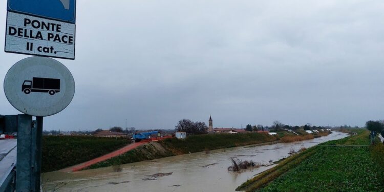 In serata atteso il passaggio del colmo di piena dei fiumi