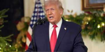 Il tycoon risponde alle domande dei reporter