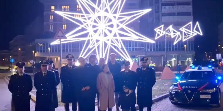 L'opera stilizzata è stata posta vicino al Comando provinciale dell'Arma