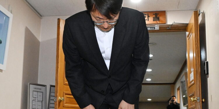 La polizia nelle sedi del gigante coreano dell'e-commerce