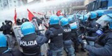 Sono accusati di resistenza aggravata e lesioni