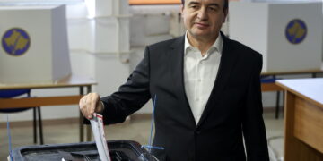 L'appello a recarsi in massa alle urne