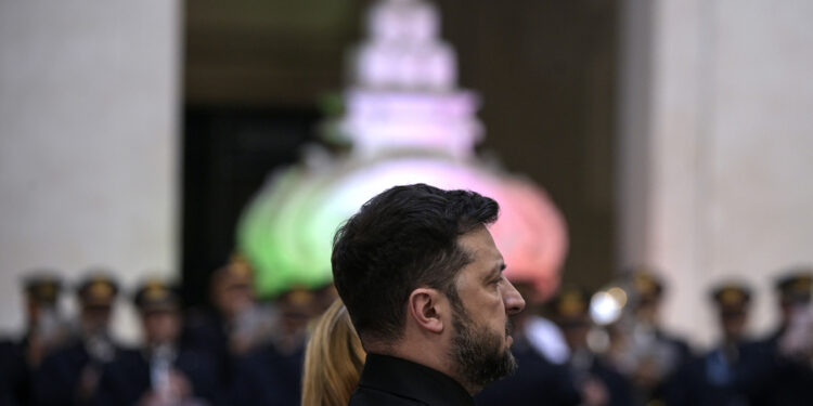 Il leader ucraino risponde a Trump parlando con Repubblica e Il Messaggero