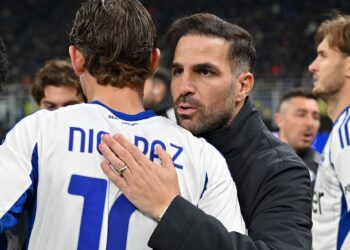 Cesc Fabregas con Nico Paz (foto Roberto Colombo)