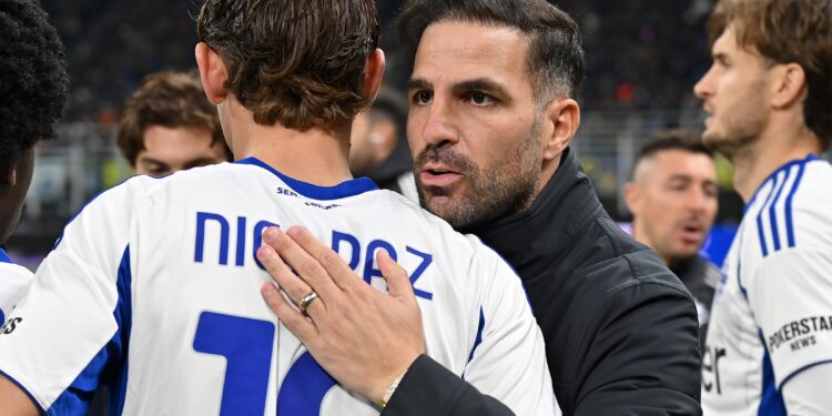 Cesc Fabregas con Nico Paz (foto Roberto Colombo)