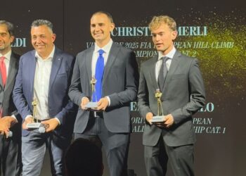 La consegna del premio a Matteo Fontana e Alessandro Arnaboldi (a destra)