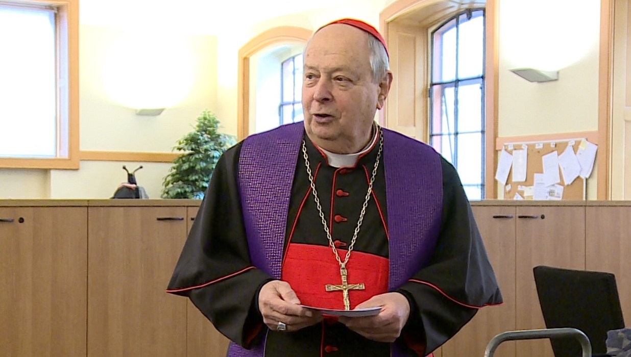 Il cardinale Cantoni a Etv. Il messaggio ai comaschi: “In vista del Natale mi sento vicino alle persone che soffrono”